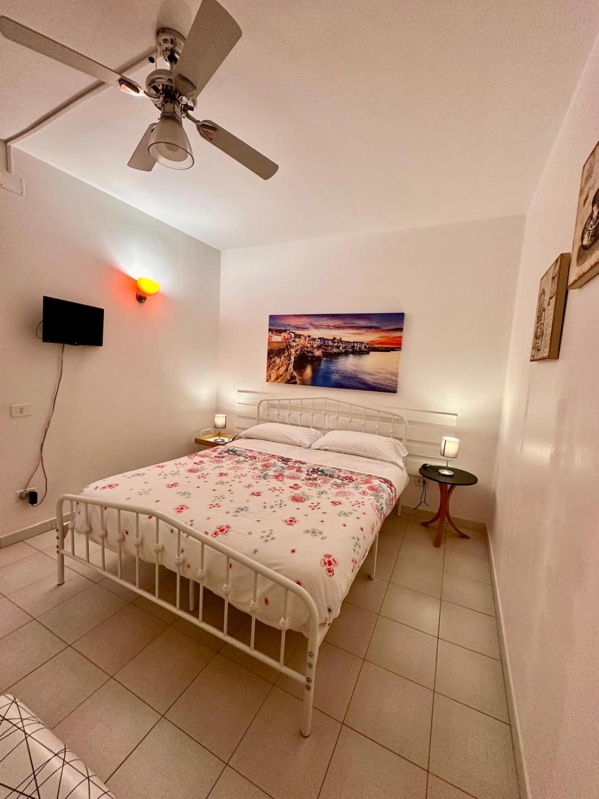 Bed and Breakfast A Casa Di Anna Полиньяно-а-Маре Экстерьер фото