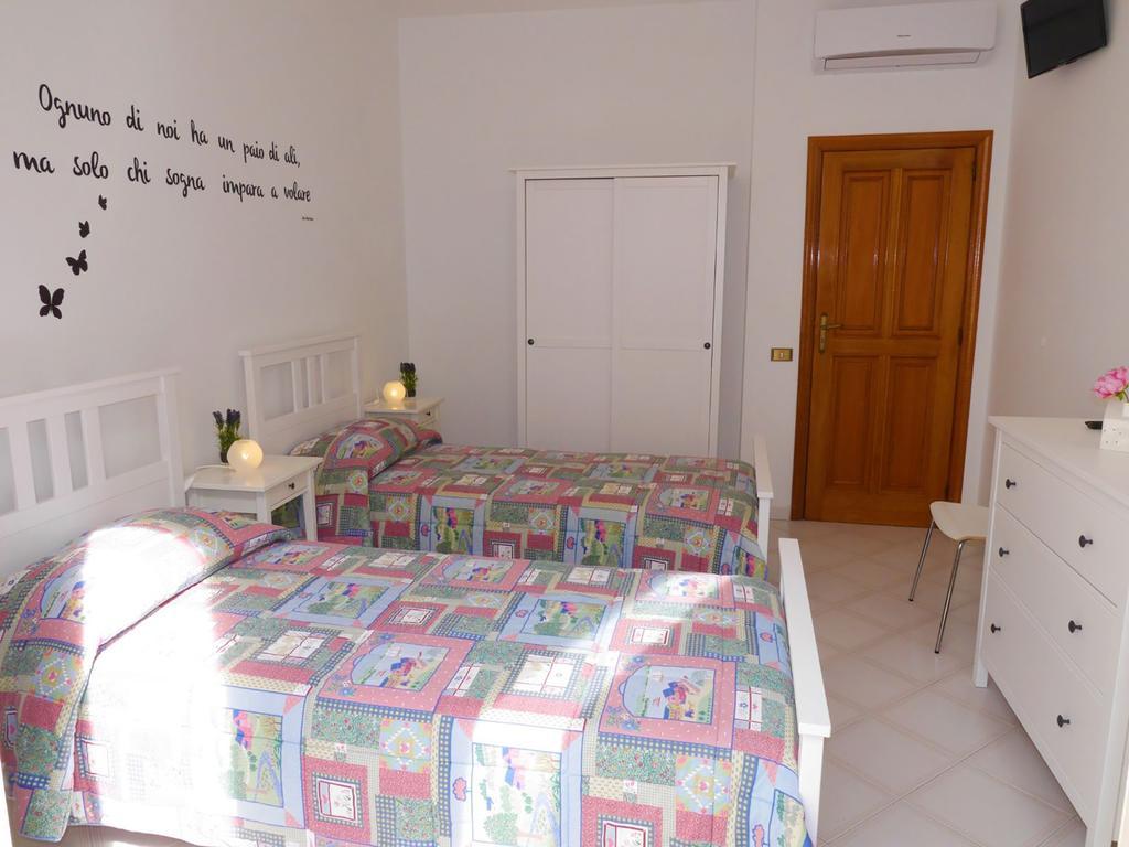 Bed and Breakfast A Casa Di Anna Полиньяно-а-Маре Экстерьер фото